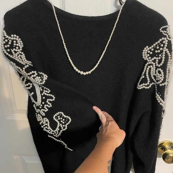 Women's Vintage Black Sweater with Pearl Embellishments & Pearl Necklace Size L - Picture 3 of 6